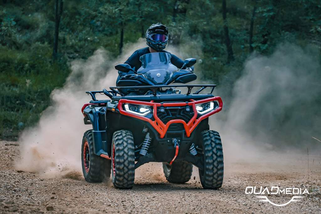 Loncin XWolf 1000L Land Trekker action 2